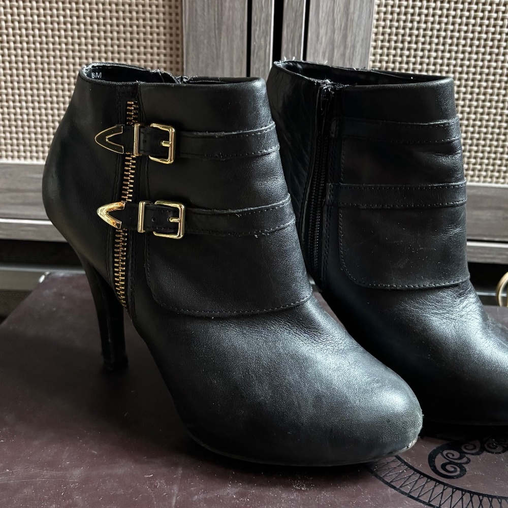 metoo booties size 8